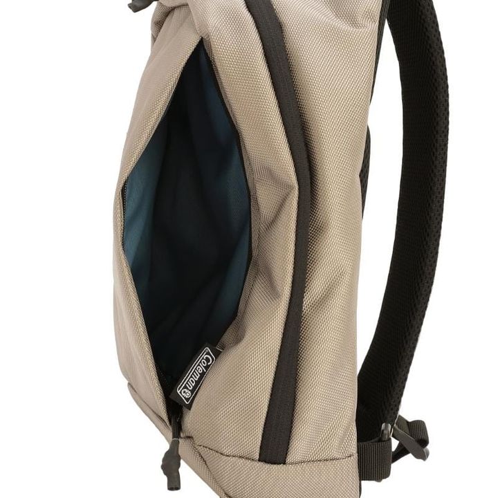 独立した2つのジッパーポケット