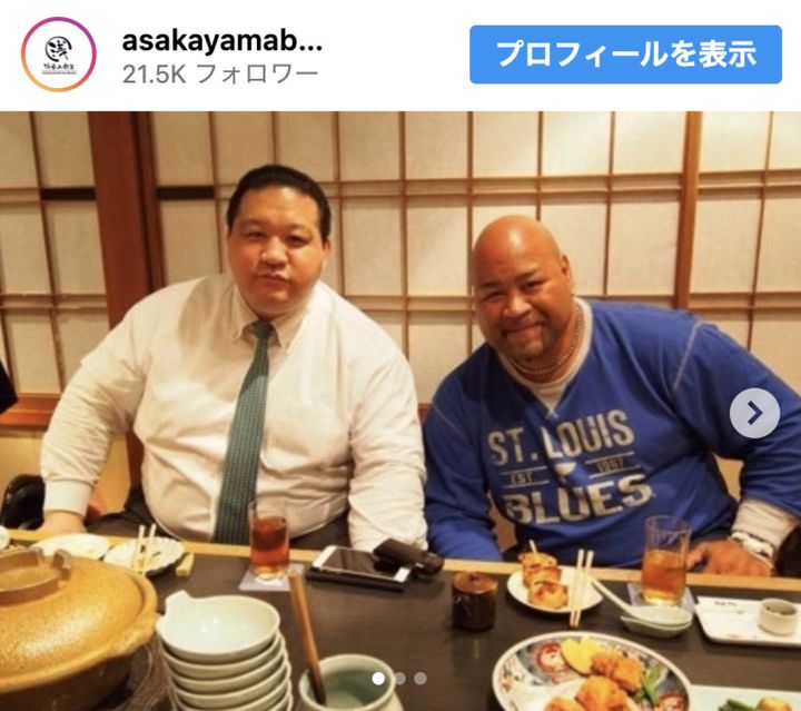 元大関・魁皇こと浅香山親方が亡くなった弟弟子・戦闘竜さんを追悼 ※「浅香山部屋」公式インスタグラム width=