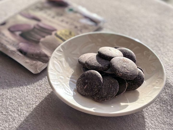 カカオにこだわる人へ【ファミマ】フルーティーでほろ苦いハイクオリティーチョコが登場