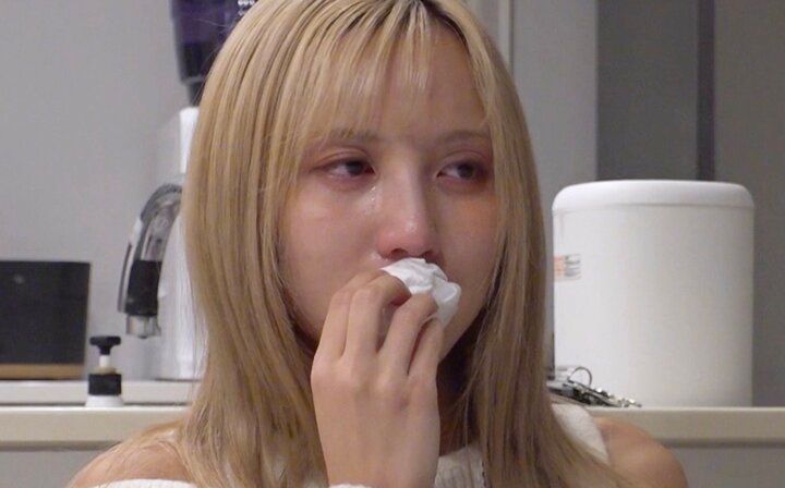 【写真・画像】中学の時に母が再婚…“26歳差婚夫婦”の27歳美人妻「小さい頃にお母さんに言えなかったことを夫に言っていた」過去のトラウマとその影響 3枚目