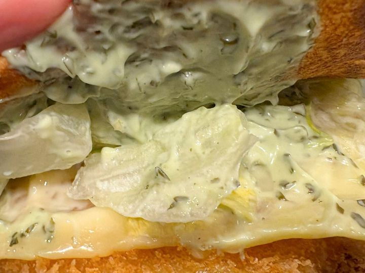 ガーリック＆バジルのタルタルソースがえびカツのおいしさをググッと引き立てます！