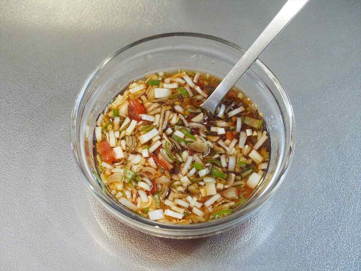 鶏むね肉で揚げない油淋鶏｜フライパン一つで簡単＆美味しい