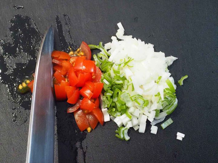 鶏むね肉で揚げない油淋鶏｜フライパン一つで簡単＆美味しい