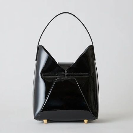 セレモニーはもちろん仕事やプライベートにも活躍する、HASHIBAMIのバッグを紹介