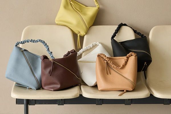 セレモニーはもちろん仕事やプライベートにも活躍する、HASHIBAMIのバッグを紹介