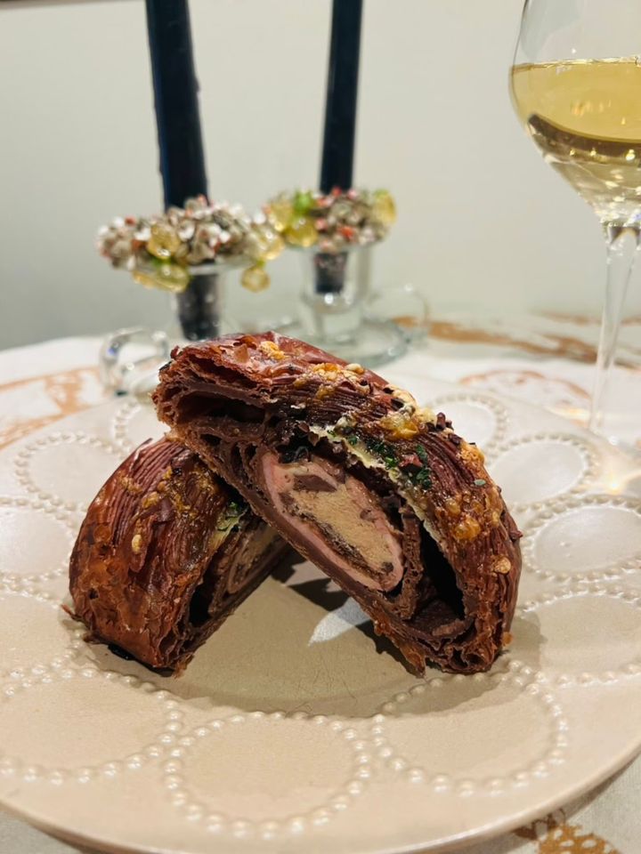 アマゾンアリバカカオと前芝料理店のレバーパテクロワッサン