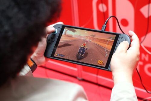 ゲオは28日、公式Xを更新し、同日から予定していた任天堂の家庭用ゲーム機「ニンテンドースイッチ2」（6月5日発売）の第2回抽選販売を延期すると発表しました。