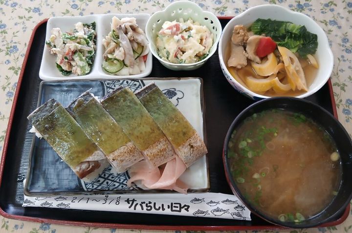 金魚が泳ぐ「AED水槽」で話題をさらった高知県の「むろと廃校水族館」から、またしても胸が熱くなる（そしてお腹が空く）ニュースが届きました。