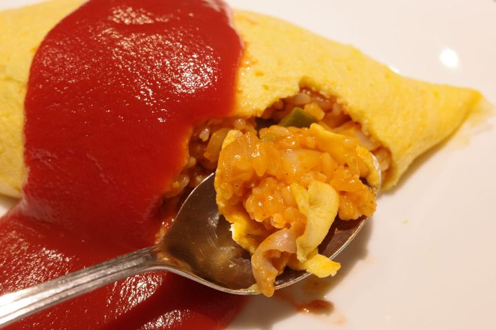 こんにちは、年間600軒のレストランや酒場を食べ飲み歩き、グルメ情報を発信しているグルメハンターのハツです。