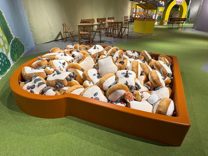 2026年1月の時点で累計発行部数500万部を突破した絵本作家・柴田ケイコ氏原作の大人気絵本シリーズ「パンどろぼう」シリーズの世界観を体験できるイベント「パンどろぼうひろば」が1月31日に神奈川県横浜市の複合施設「ASOBUILD（アソビル）」の2階「ASOBUILD YOKOHAMA COAST」で開幕します。