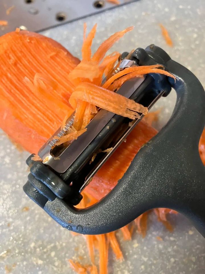 DAISO(ダイソー)：3WAYピーラー