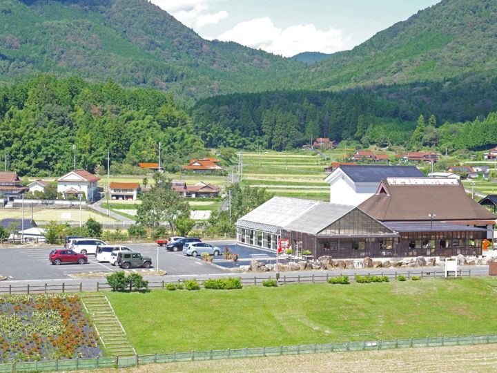 All About ニュース編集部が全国250人を対象に実施した「冬の国内旅行に関するアンケート」の調査結果から、冬に行きたいと思う「広島県の道の駅」ランキングを発表！ 2位「豊平どんぐり村」を抑えた1位は？