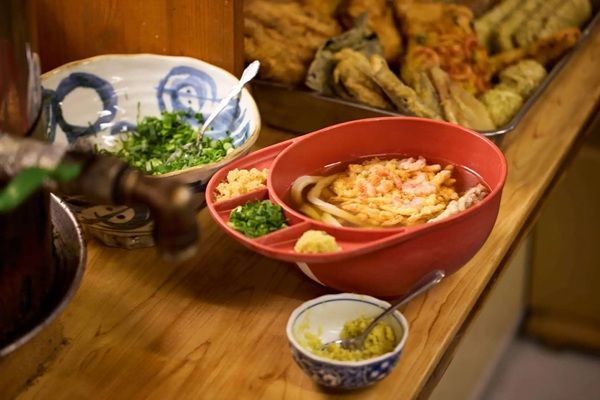 広島東洋カープのライセンスグッズ、うどんヘルメットとわんこヘルメットが登場！