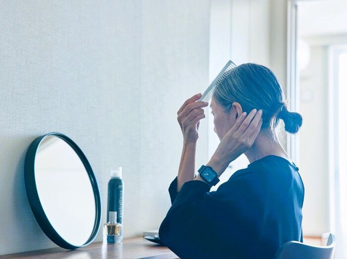 〈58歳の一人暮らし〉洋服はいつも同じ印象でいい。自分が落ち着く3色を、数枚だけで大丈夫