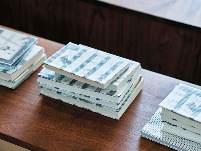 〈58歳の一人暮らし〉洋服はいつも同じ印象でいい。自分が落ち着く3色を、数枚だけで大丈夫