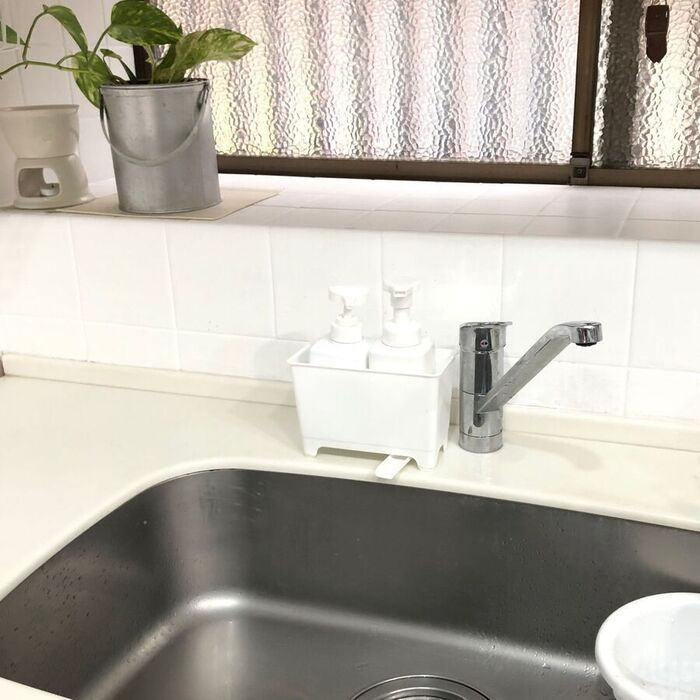 キッチンの『洗剤置き』を100均アイテムで代用したら、水回りの不便がスッキリ解消♪