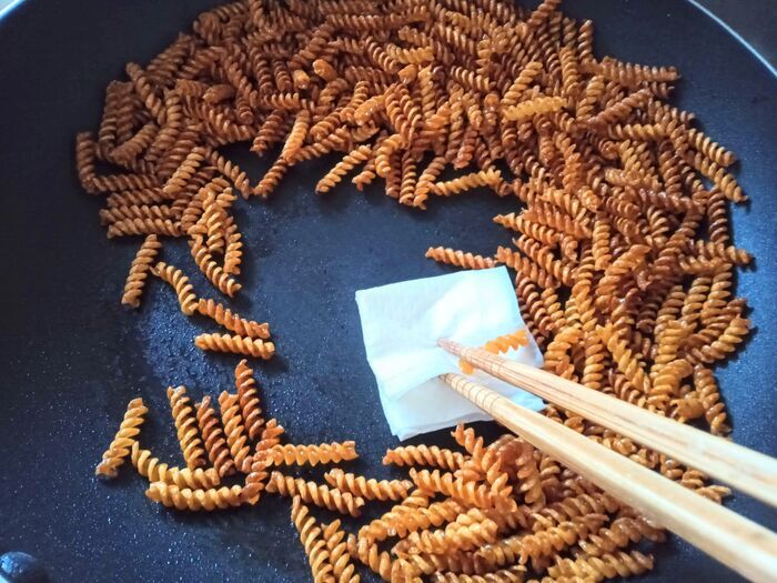 『余ったマカロニ』が5分で激ウマに大変身♡茹でずに今すぐできる！絶品アレンジ術に注目