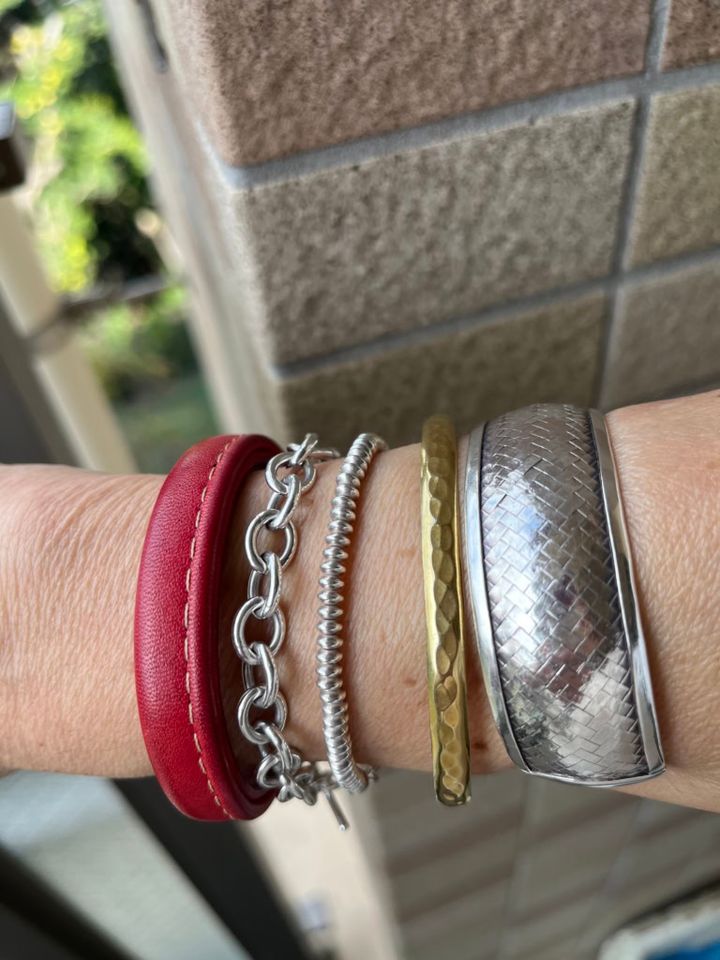 加藤理恵さんの赤コーデ