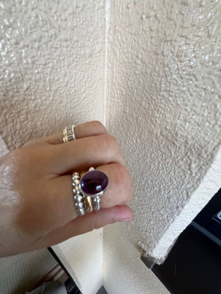 加藤理恵さんの紫コーデ