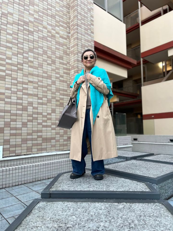 加藤理恵さんの青コーデ