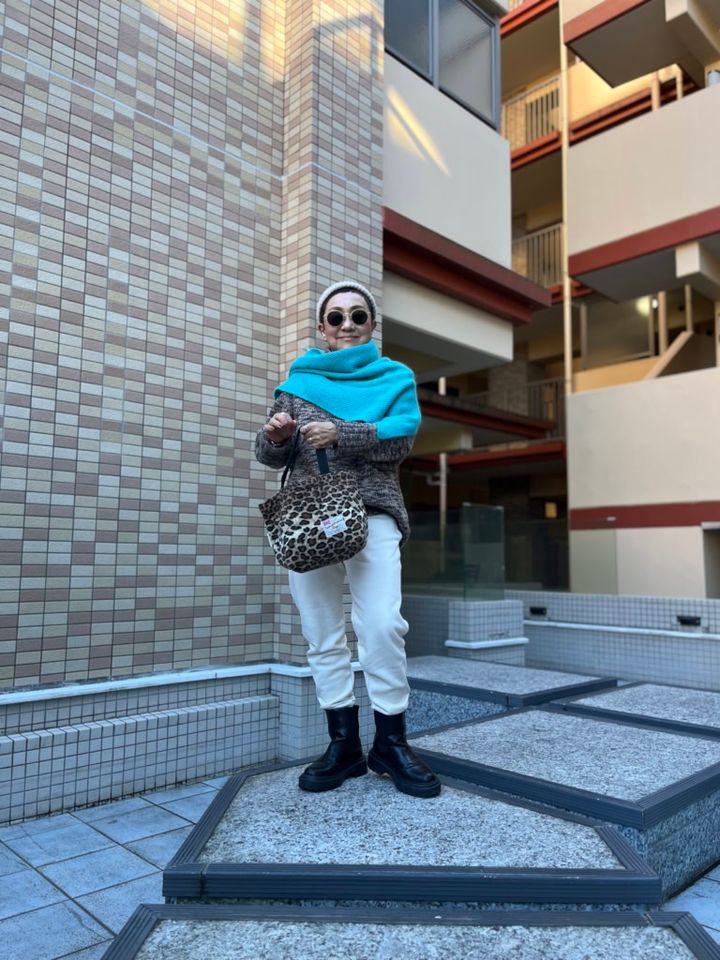 加藤理恵さんの青コーデ