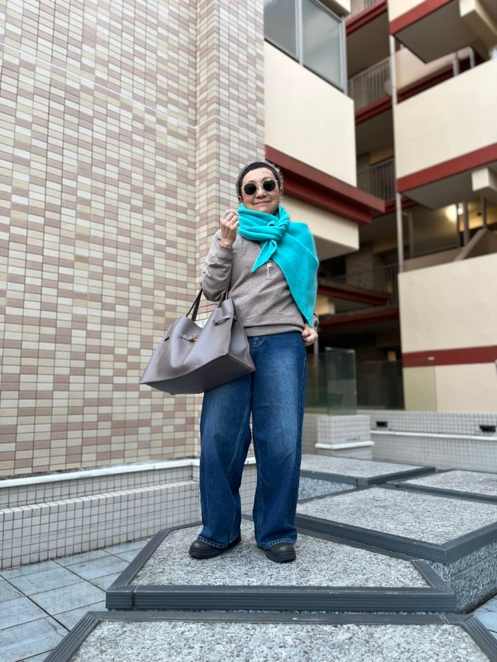 加藤理恵さんの青コーデ