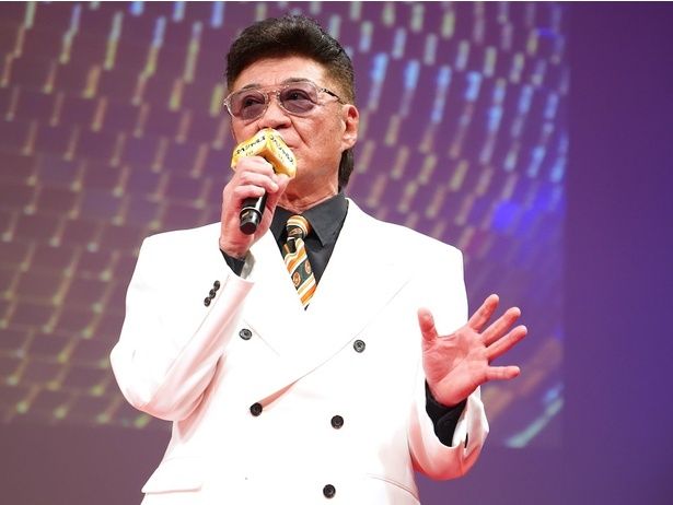 すっかり落ちぶれてしまった元武闘派の村雨役の小沢仁志