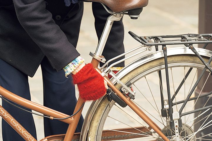 おしゃれでヌクヌク！パリジェンヌとロンドンガールのあったか小物の使い方