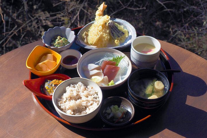 南足柄の森でひとりリセット時間♪ 3000坪の隠れ温泉リゾートで心ほどけるモダン湯治を「おんりーゆー」