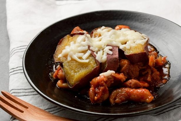 とろーりチーズと焼きいもたっぷり旨辛チキン