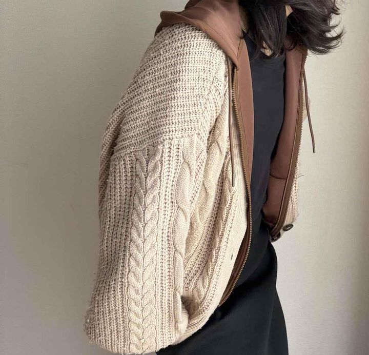 画像: ブラウンパーカ ✕ カーディガン