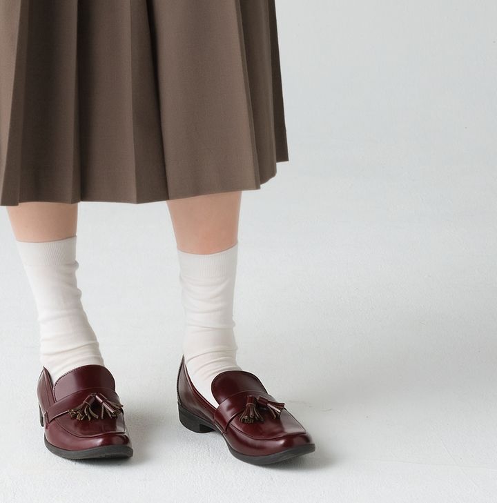 『TRAVEL SHOES』とコラボしたフラットシューズ。