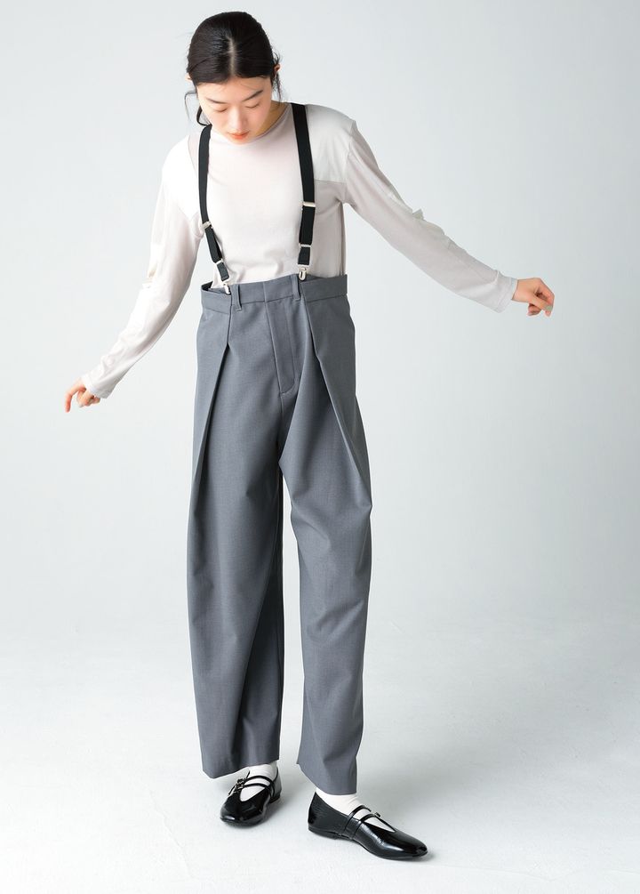 クラシックなメリージェーンをツヤの美しいパテントレザーでモダンにシフト。