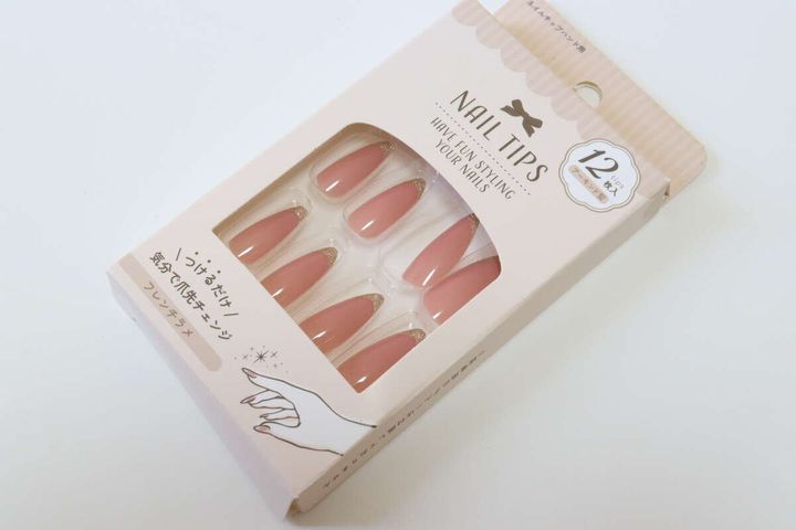 セリアのネイルチップ アーモンド フレンチラメ12P