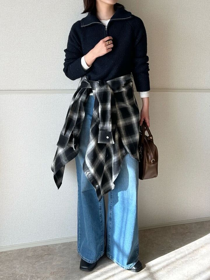 GUバギーフレアジーンズとシャツレイヤード