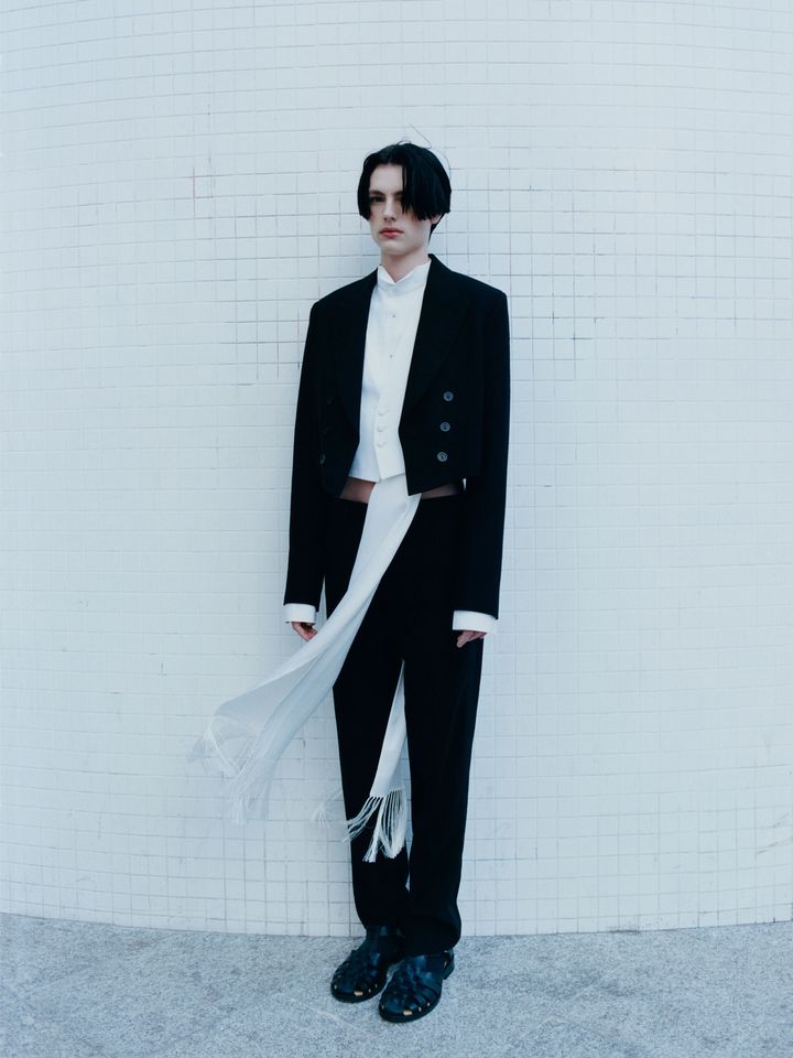 約束されたデザイナー<br /> 「これほどまでプレッシャーを感じたことはないです」とメゾンでの初のランウェイショーについてアンダーソンは言う。 Fashion Editor_ Alex Harrington.