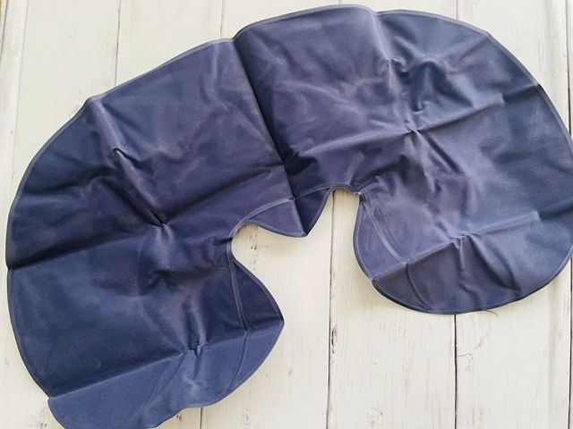 ダイソー エア枕 らくらくエアー枕 空気を抜くとシート状に