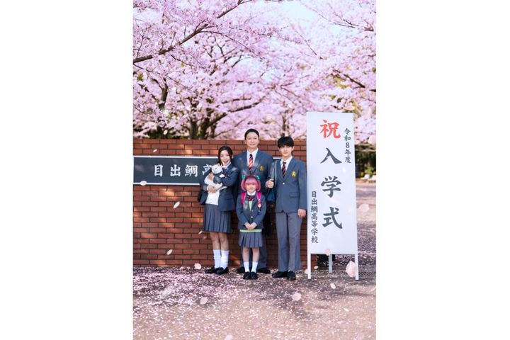 東映は3日、「週刊少年ジャンプ」（集英社）で連載された人気ギャグ漫画「高校生家族」を、元SMAPの歌手で俳優の香取慎吾さん（49）主演で実写映画化することを発表しました。公開は秋以降の予定です。