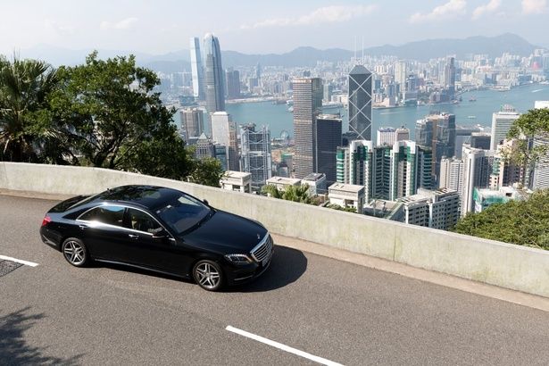 国際基準の教育を受けた専属ドライバーによる、安心・確実なエグゼクティブ送迎