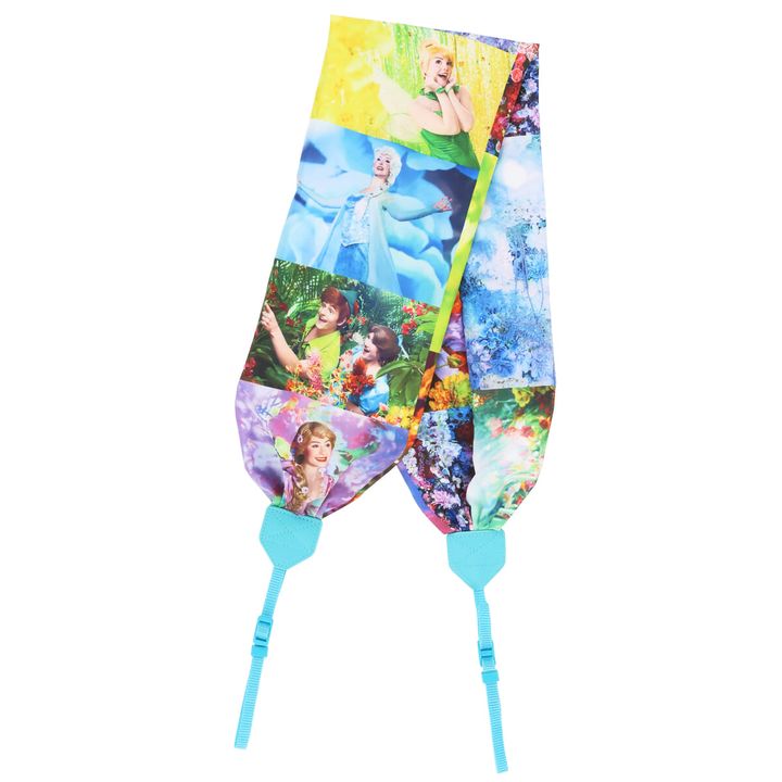 「ミッキーマウス」のアートが施されたストラップ付属のレンズキャップホルダー