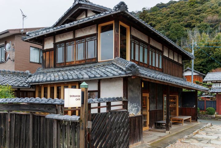 びわ湖に浮かぶ鳥居が目の前に♪ 築100年の古民家カフェ「白鬚喫茶」
