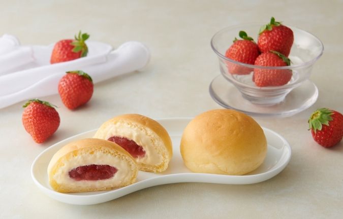 八天堂 くりーむパンあまおう苺