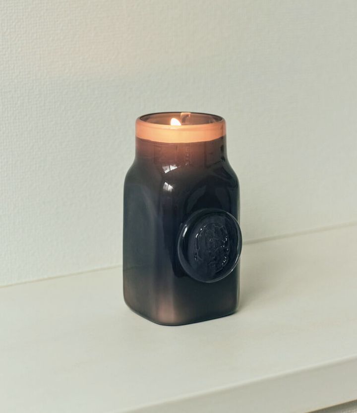 ボトルの色に惹かれて購入した キュリオノワールのキャンドル