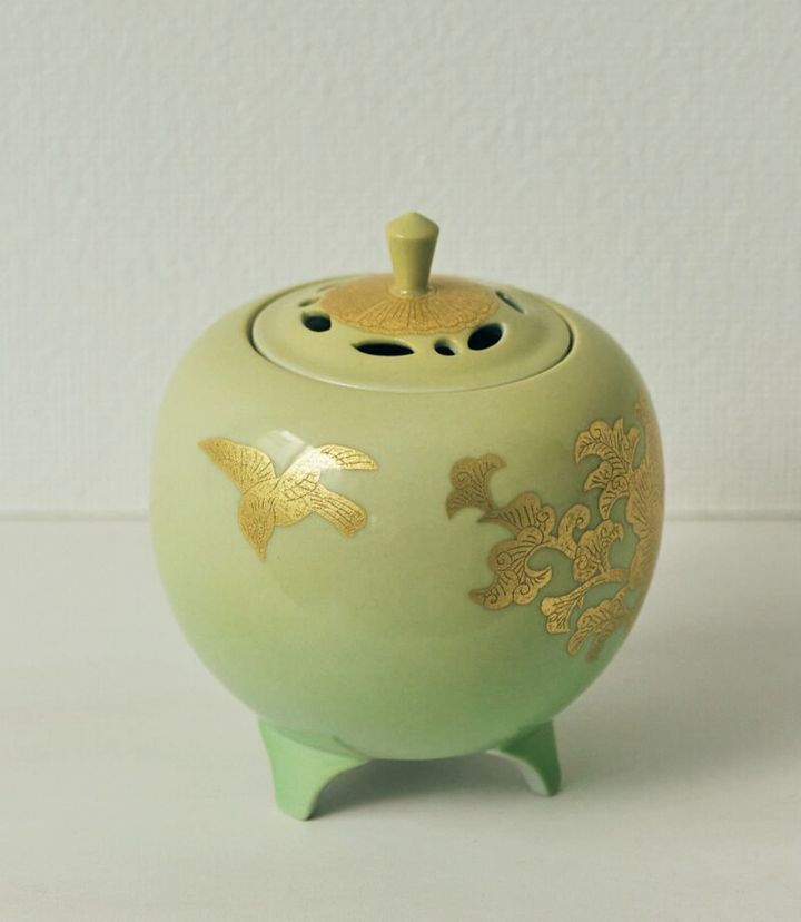 色、フォルム、金彩が美しい 加賀の窯元・錦山窯の香炉