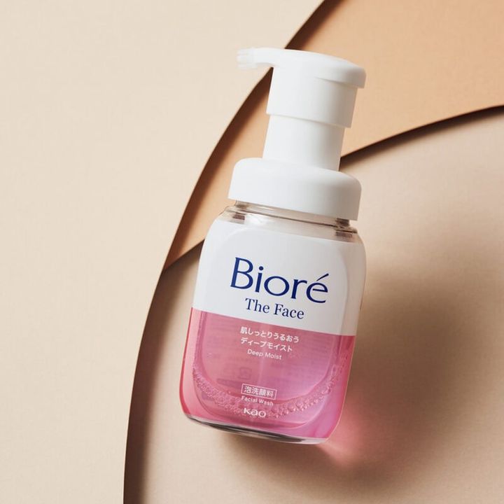 ビオレ ザフェイス 泡洗顔料 ディープモイスト 200mL ¥825（編集部調べ）／花王