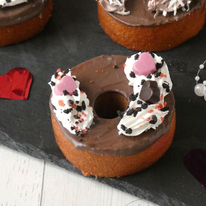 市販のお菓子で簡単！「バウムクーヘンのホイップデコレーション」