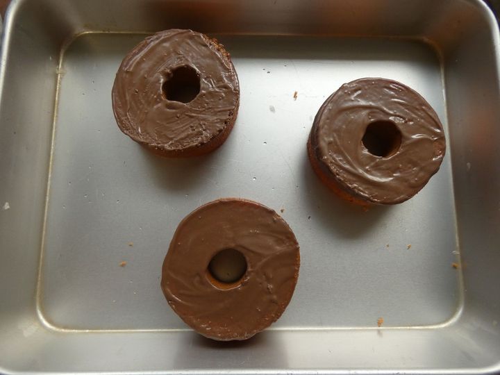 市販のお菓子で簡単！「バウムクーヘンのホイップデコレーション」