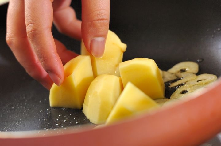 タラとジャガイモのトマト煮の作り方2