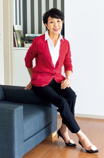 Vネックのカーディガンを赤に変える