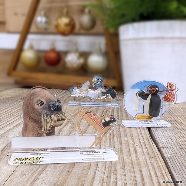 「アクリルスタンド」(各1210円)